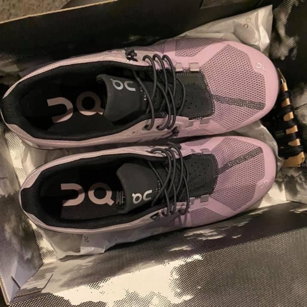 Brand New On Cloud Sneakers Size 8